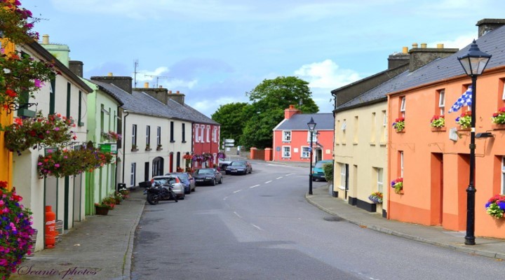 Clonbur Town